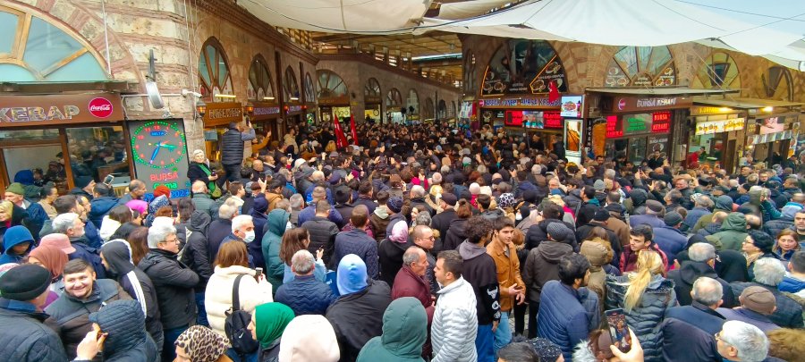 Ekrem İmamoğlu Bursa Kapalı Çarşıda Başkan Erdoğan sloganlarıyla karşılandı