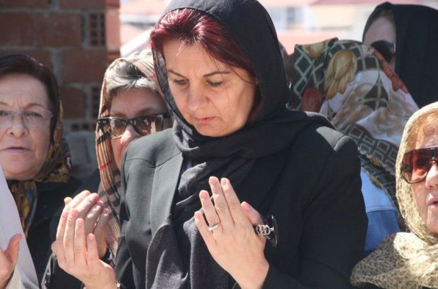 Lale Karabıyık vefat etti