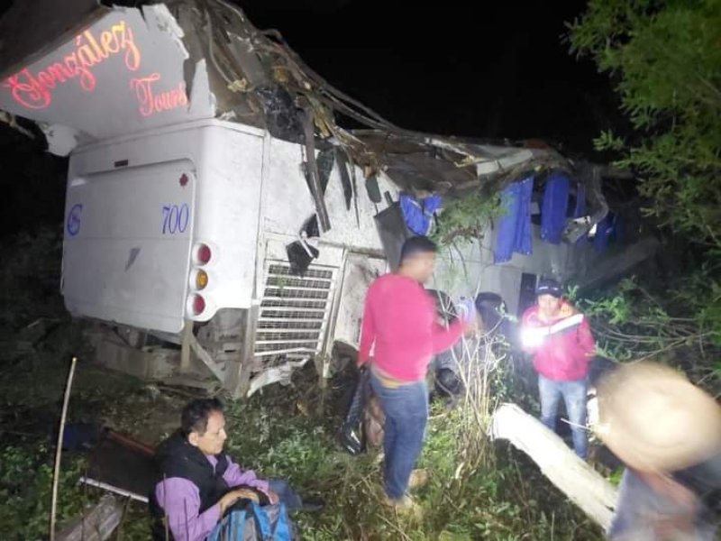 Meksika’da otobüs uçuruma yuvarlandı