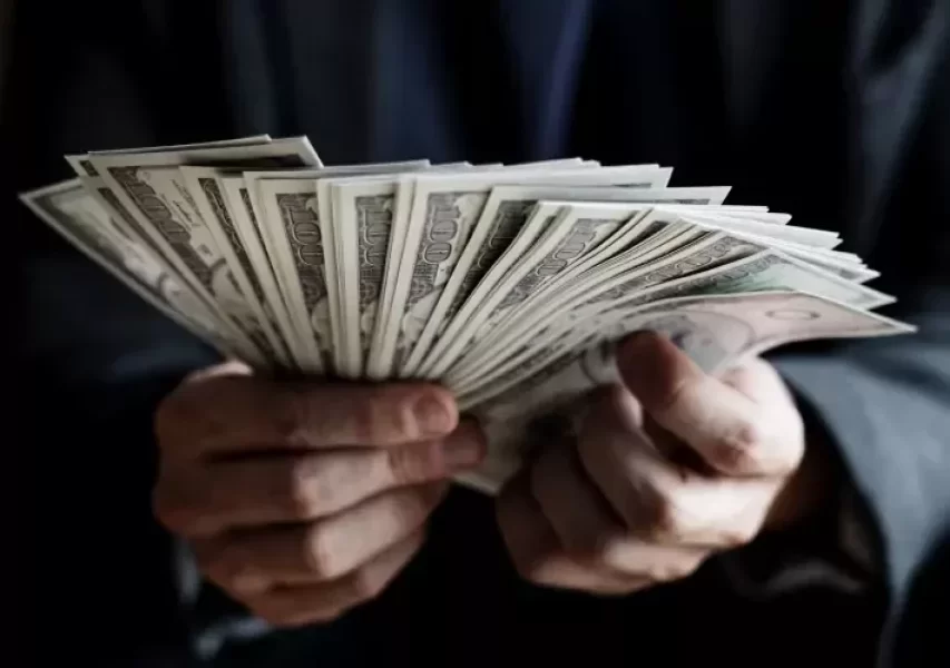 Para parayı itecek
